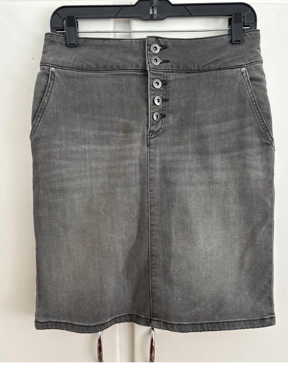 Gently Worn Prana Gray Denim Jean Knee Length Skirt Button Front Women’s Size 2